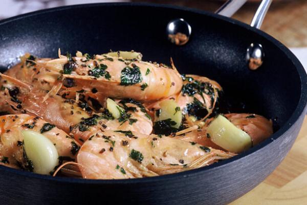 garides_sto_tigani_me_lemoni_maitano_MHLIORHS-610x762